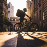 サラリーマンがUber Eats(ウーバーイーツ)を副業にした結果【会社に